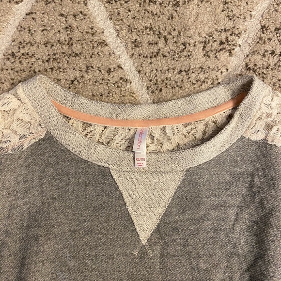 Xhilaration Lace Shoulder Sweatshirt Top XXL - Picture 2 of 8